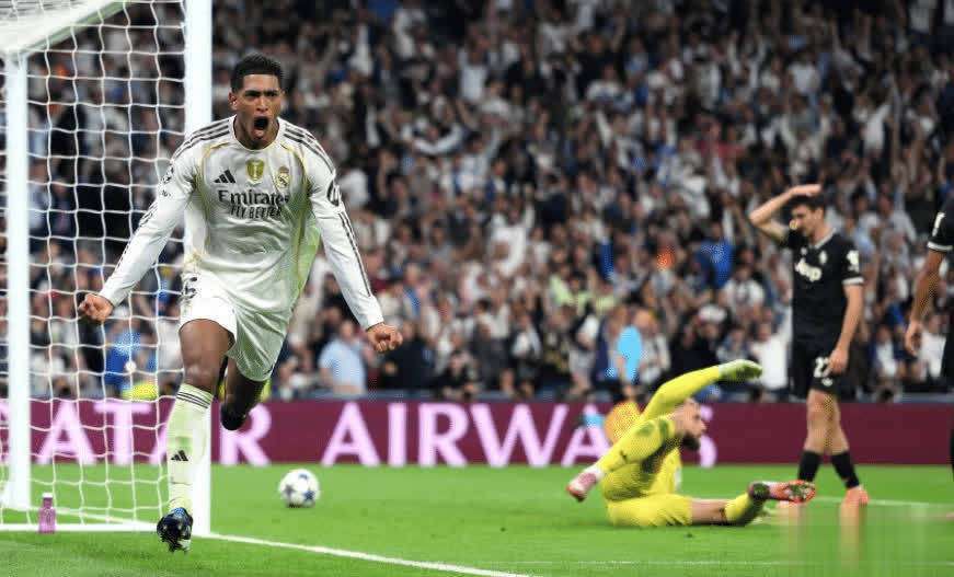 阿诺德受伤影响皇马阵容，巴尔韦德需客串右后卫，球迷呼吁调整阵型。