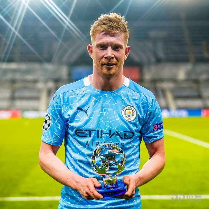 球星连续抢下关键篮板