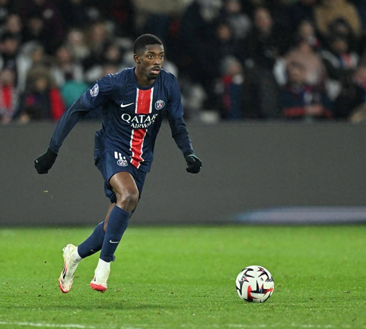 拉波尔塔的圣诞轻松时刻：巴萨主席的亲民魅力与未来布局