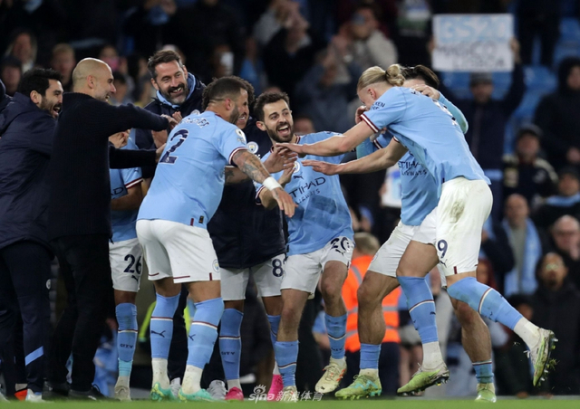 足球国足专机启程，目标三连胜